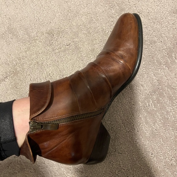 Everybody falla boots - Picture 6 of 7